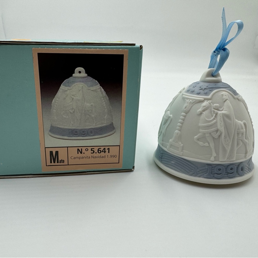 1990 Lladro Christmas bell in mint/ new condition with original box